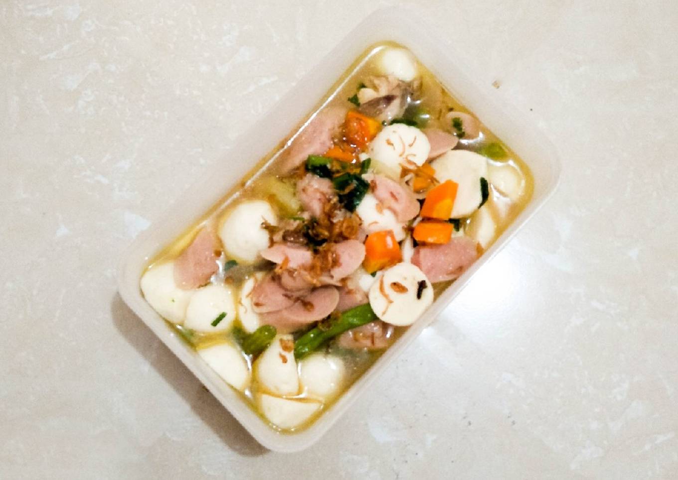 Sop ayam, sosis ayam dan bakso ikan