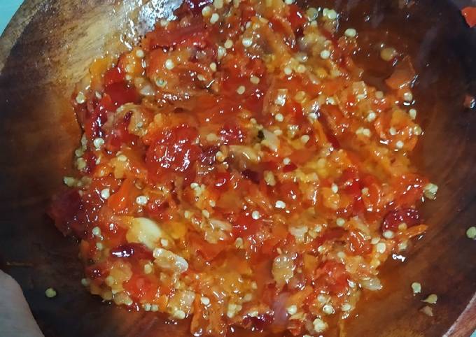 Cara Gampang Menyiapkan Sambel Bawang, Lezat