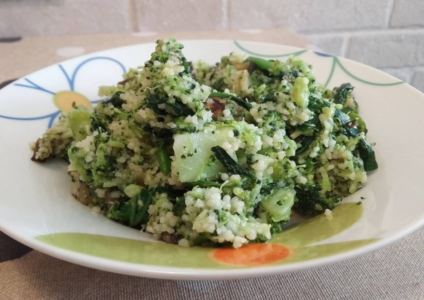 Cuscús con brócoli, espinacas y berenjena