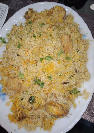 A picture of Chicken biryani without boil rice.