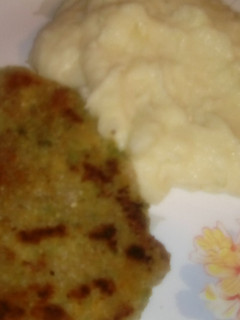 Una foto de Milanesas de Seitán con puré de papas y coliflor!!