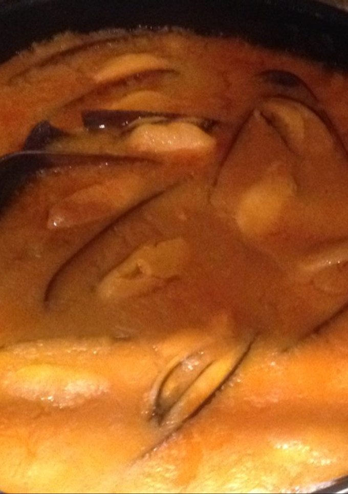 Una foto de Mejillones con tomate