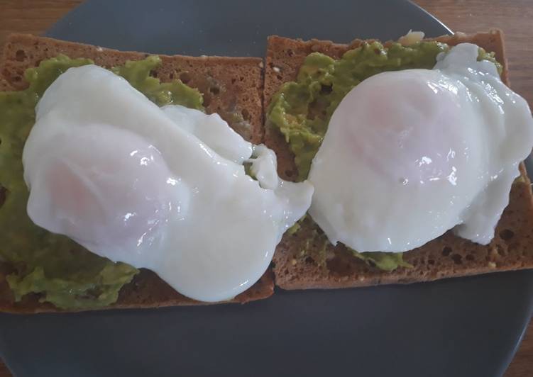 Recipe of Perfect Smashed avocado and poached egg on toast