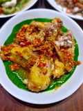 Ayam kukus bumbu kuning