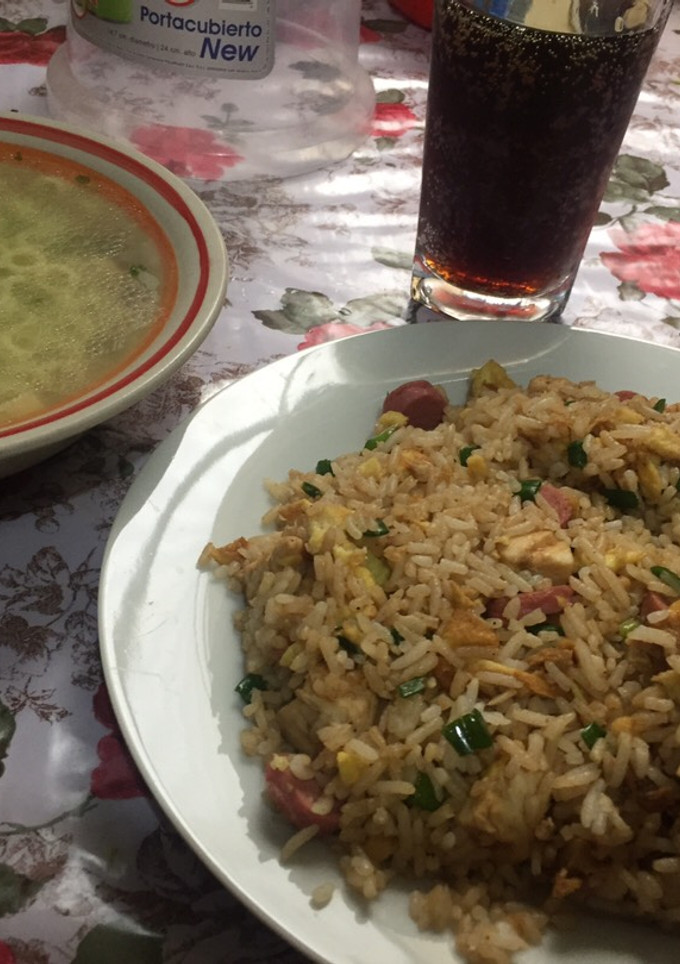 Una foto de Arroz chaufa a lo peruano🤤