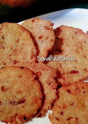 A picture of Crispy Onion Khasta.