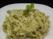 Una foto de pesto de brocoli