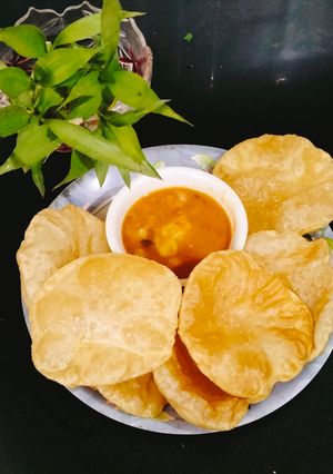 A picture of Bengali luchi puri 😋😋.
