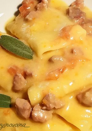 Foto di Paccheri con crema di patate e salsiccia
