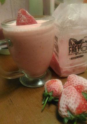 Foto resep Smoothie strawberry with Frey yogurt