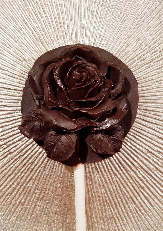 Una foto de Piruleta de chocolate negro