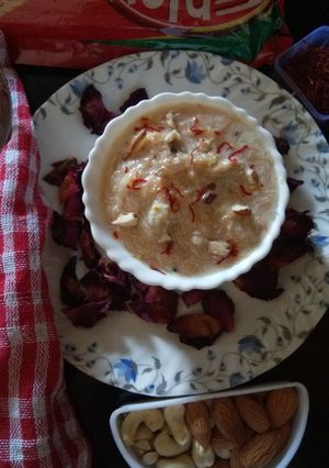 A picture of Shahi sheer khurma.