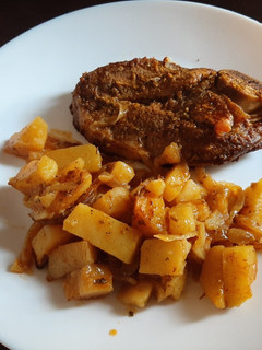 Una foto de Chuletas de cordero con patatas al horno