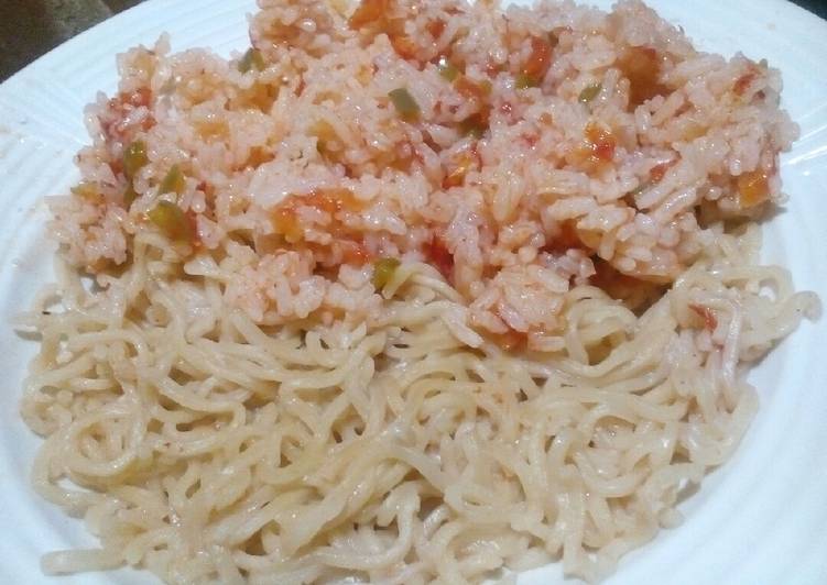 Fried rice with instant noodles