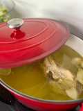 Caldo de carne para fondo de arroz