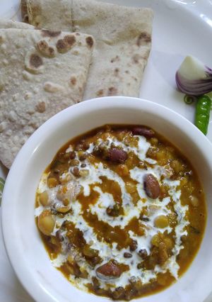 ডাল মাখনি (Dal makhni recipe in Bengali) রেসিপির প্রধান ছবি