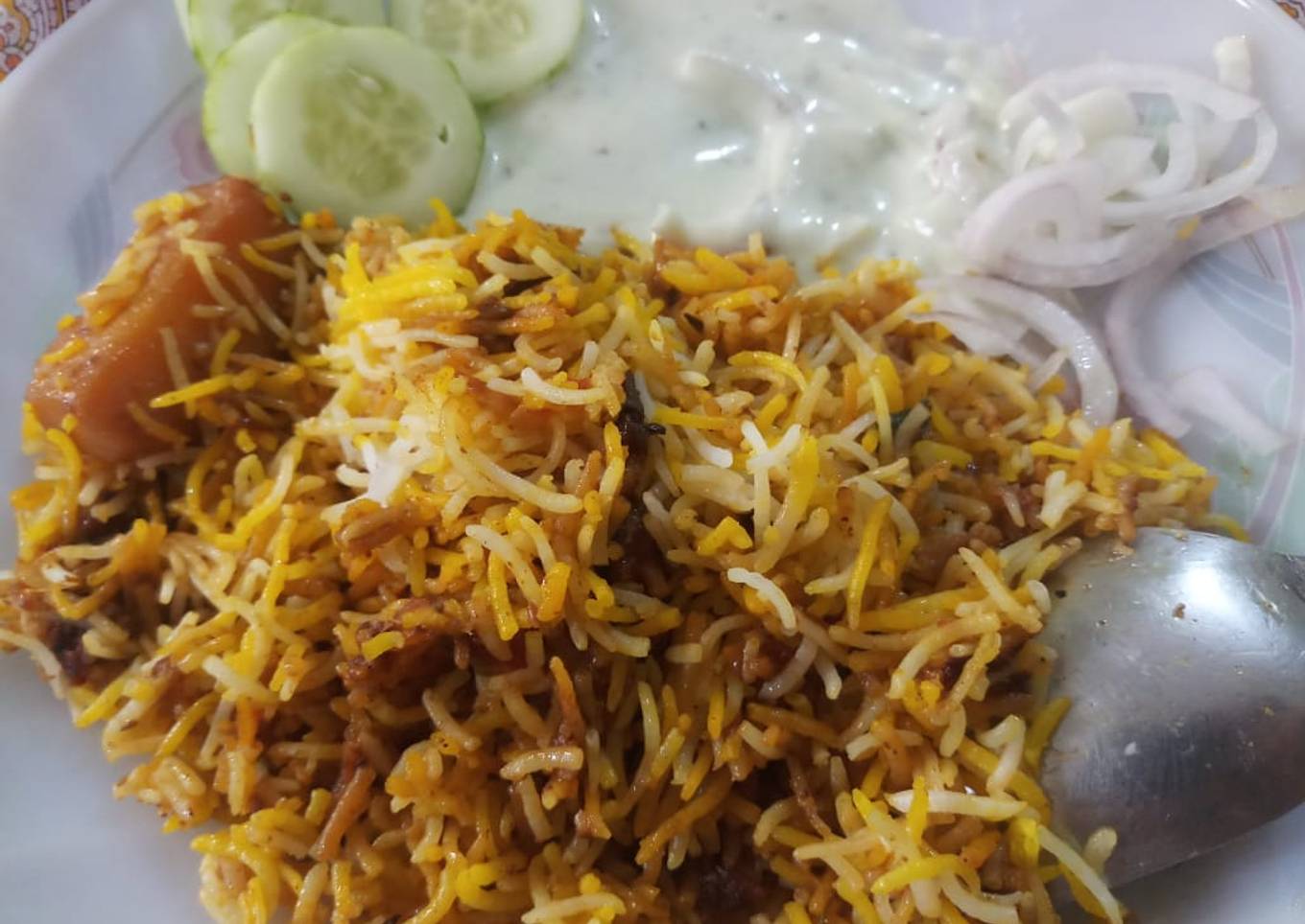 Chicken briyani with raita and salad