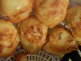 Torreznos de papas con ensalada de conejo