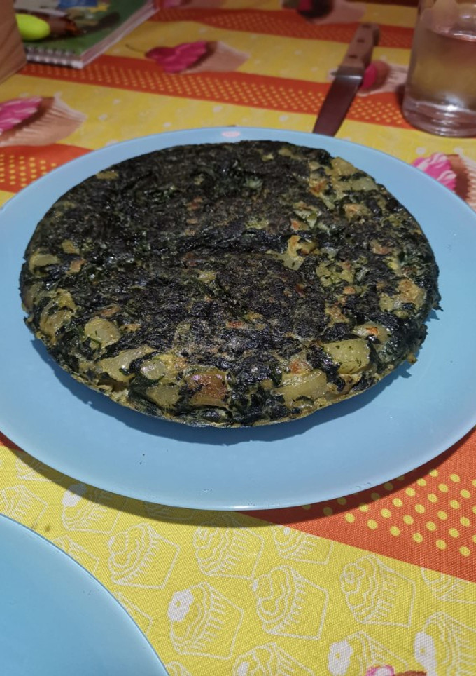 Una foto de Tortilla de espinacas y patatas