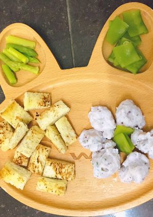 Hình của món Chả mực rau thì là+ bánh mì áp chảo.