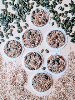 Una foto de Galletas de semillas de sésamo y calabaza sin azúcar añadido 🌱 Iron-Rich Seeds Cookies by Rosalyn