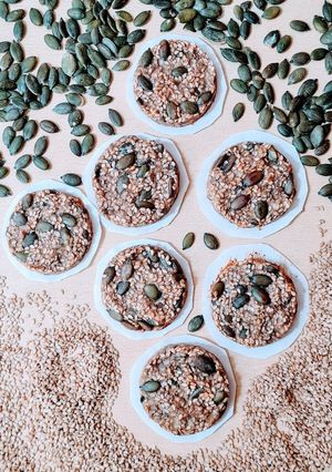 Una foto de Galletas de semillas de sésamo y calabaza sin azúcar añadido 🌱 Iron-Rich Seeds Cookies by Rosalyn