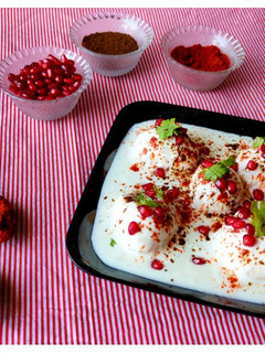 દહીં વડા (Dahi Vada Recipe In Gujarati) રેસીપી મુખ્ય ફોટો