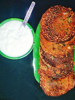 બેસન ચીલા (Besan Chila Recipe in Gujarati) રેસીપી મુખ્ય ફોટો