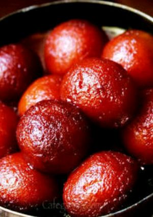 ब्रेड के मुलायम गुलाब जामुन (Bread ke soft gulabjamun recipe in hindi) रेसिपी मुख्य फोटो