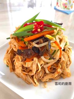 韓泡菜黃豆芽炒豆包 的食譜成品照片