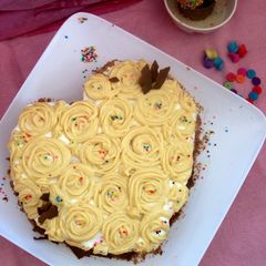 A picture of Valentine Rose velvet cake.
