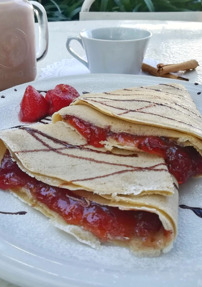 Una foto de Crepas dulces de mermelada con queso crema👌🏼🤩