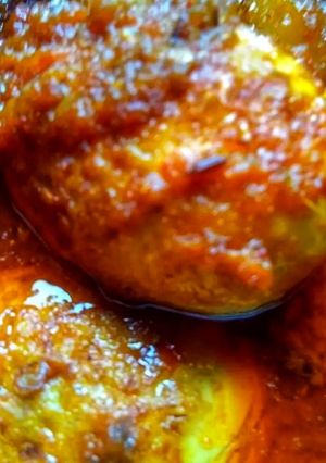 ডিমের তেল ঝাল(dimer tel jhal recipe in Bengali) রেসিপির প্রধান ছবি