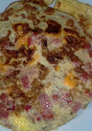 Una foto de Tortilla de huevo "omelette" con salchichas
