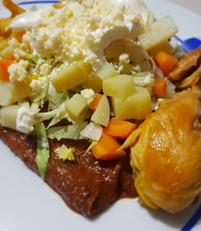 A picture of Enchiladas de Mole (Enmoladas).