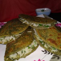 A picture of Radish Spinach Paratha.
