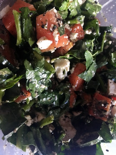 Una foto de Ensalada de espinaca, papaya y tofu