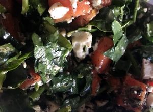 Una foto de Ensalada de espinaca, papaya y tofu