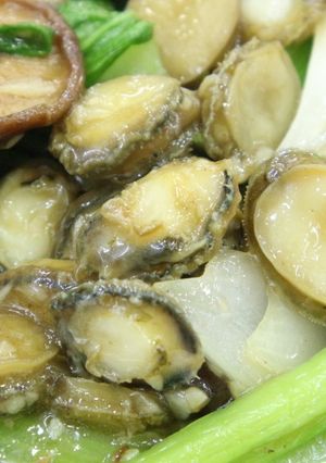 Hình của món Bào ngư xào nấm đông cô.