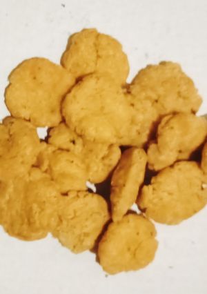 सूजी की मठरी (sooji ki mathri recipe in Hindi) रेसिपी मुख्य फोटो