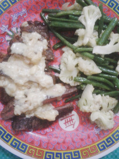 Foto resep Cheese Onion Sauce Steak with veggie #keto