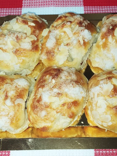 Una foto de Bollitos de leche con toque de azahar (panificadora Moulinex Pain Doré)
