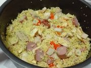 Una foto de couscous árabe