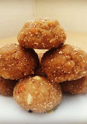 ચુરમાના લાડુ (Churma Na Ladu Recipe In Gujarati) રેસીપી મુખ્ય ફોટો