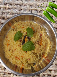 தேங்காய் பால் வெஜ் பிரியாணி (Thenkaai paal veg biryani recipe in tamil) செய்முறை முக்கிய புகைப்படம்