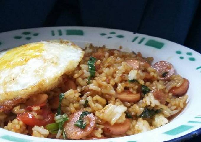 Nasi goreng sosis telor ceplok