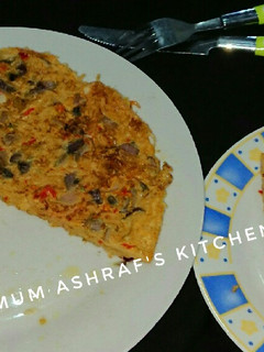A picture of Indomie pizza.