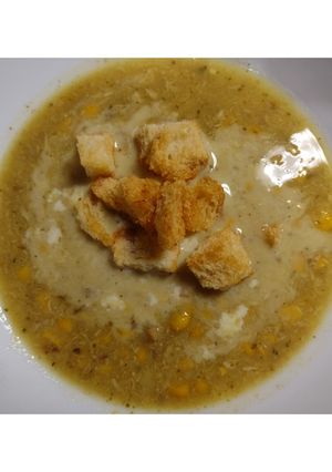 Una foto de La mejor sopa de pollo con choclo