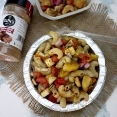 A picture of Macaroni chaat.