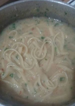 Una foto de Sopa de cebolla, ajo y fideos